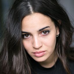 蘇希娜雅各 飾演 Shishakli