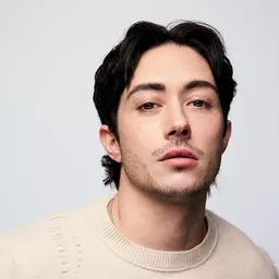 Jordan Gonzalez 飾演 Richard Harkness / #49