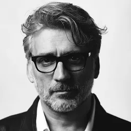 莉奧·阿什肯納齊 飾演 David 'Dado' Elazar