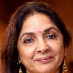 妮娜·古普塔 飾演 Shibani