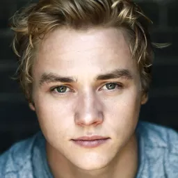 班·哈迪 飾演 Tony Spera