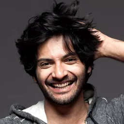 阿里費薩 飾演 Akash