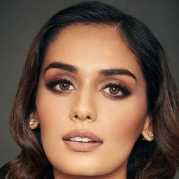 瑪努希·奇希拉 飾演 SI Divya Rana