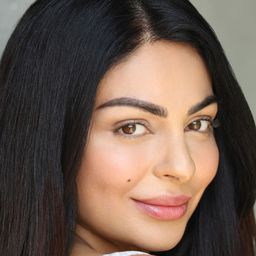 Neeru Bajwa 飾演 Sheilaja