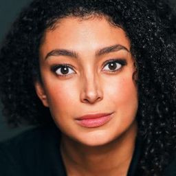 Riana Duce 飾演 Lucille