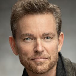 喬納森·斯卡夫 飾演 Resnik