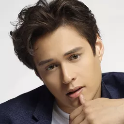 恩里克·吉爾 飾演 Self