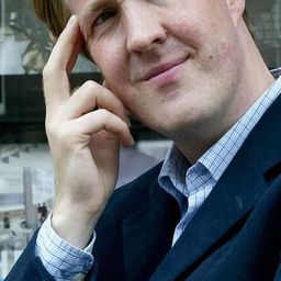 William Smith 飾演 Derek