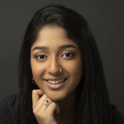 麥崔伊·拉曼克莉希南 飾演 Ella