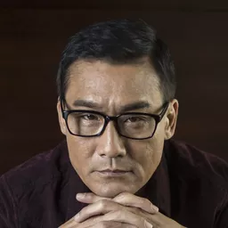 梁家輝 飾演 Fu Lung Sang