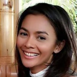 Ully Triani 飾演 Tsana