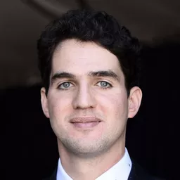 賓尼薩法地 飾演 Edward Teller