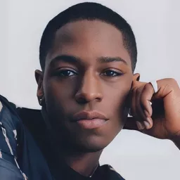 大衛莊遜 飾演 Peter McVries / #23