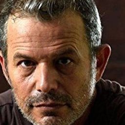 Rami Heuberger 飾演 Moshe Dayan