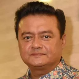Saswata Chatterjee 飾演 Sanjeev