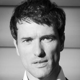 埃德·斯托帕德 飾演 Benny Peled