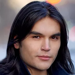 Joshua Odjick 飾演 Collie Parker / #48