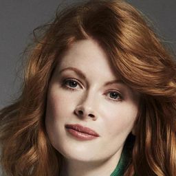 蜜莉碧崔 飾演 Caroline Kinley