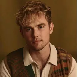 Garrett Wareing 飾演 Stebbins / #38