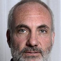 金·波迪那 飾演 Kaspar Smolinski