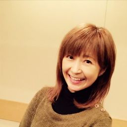 興梠 さとみ 飾演 Himawari Nohara (voice)