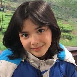 Anantya Rezky Kirana 飾演 Alie