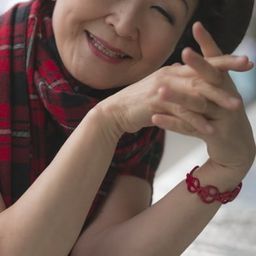 加藤登紀子 飾演 Jina-sama (voice)