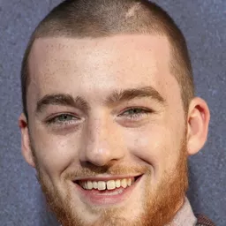 安格斯克勞德 飾演 Dean