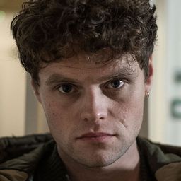 鮑比·斯柯菲爾德 飾演 Steve Kersher