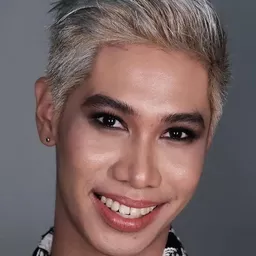 Raf Pineda 飾演 Self