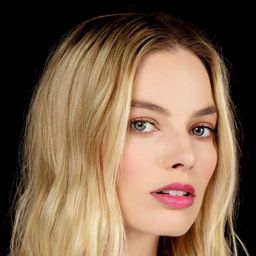 瑪歌羅比 飾演 Valerie Voze