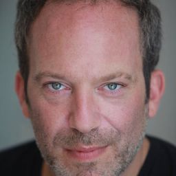 馬克·弗萊希曼 飾演 Minister Uri