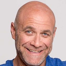 Dvir Benedek 飾演 Eli Zeira