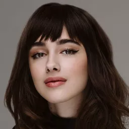 茱利亞·芭特絲 飾演 Harper Coleman