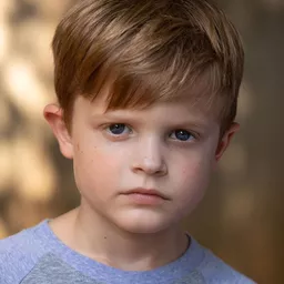 Grant Feely 飾演 Ghost Kid (Blonde Boy)