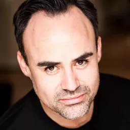 Joseph Balderrama 飾演 Fazio