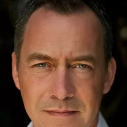 多明尼克·馬夫漢 飾演 Haim Bar-Lev