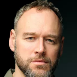 艾萊特巧文 飾演 Jack Smurl