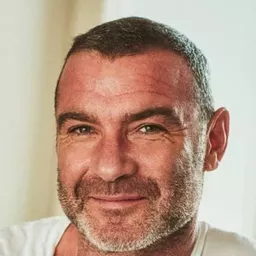 利夫舒華伯 飾演 Henry Kissinger