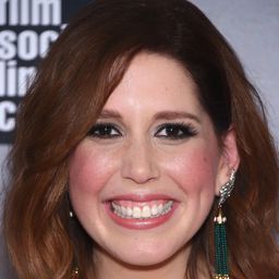 凡妮莎·拜爾 飾演 Madame Jen